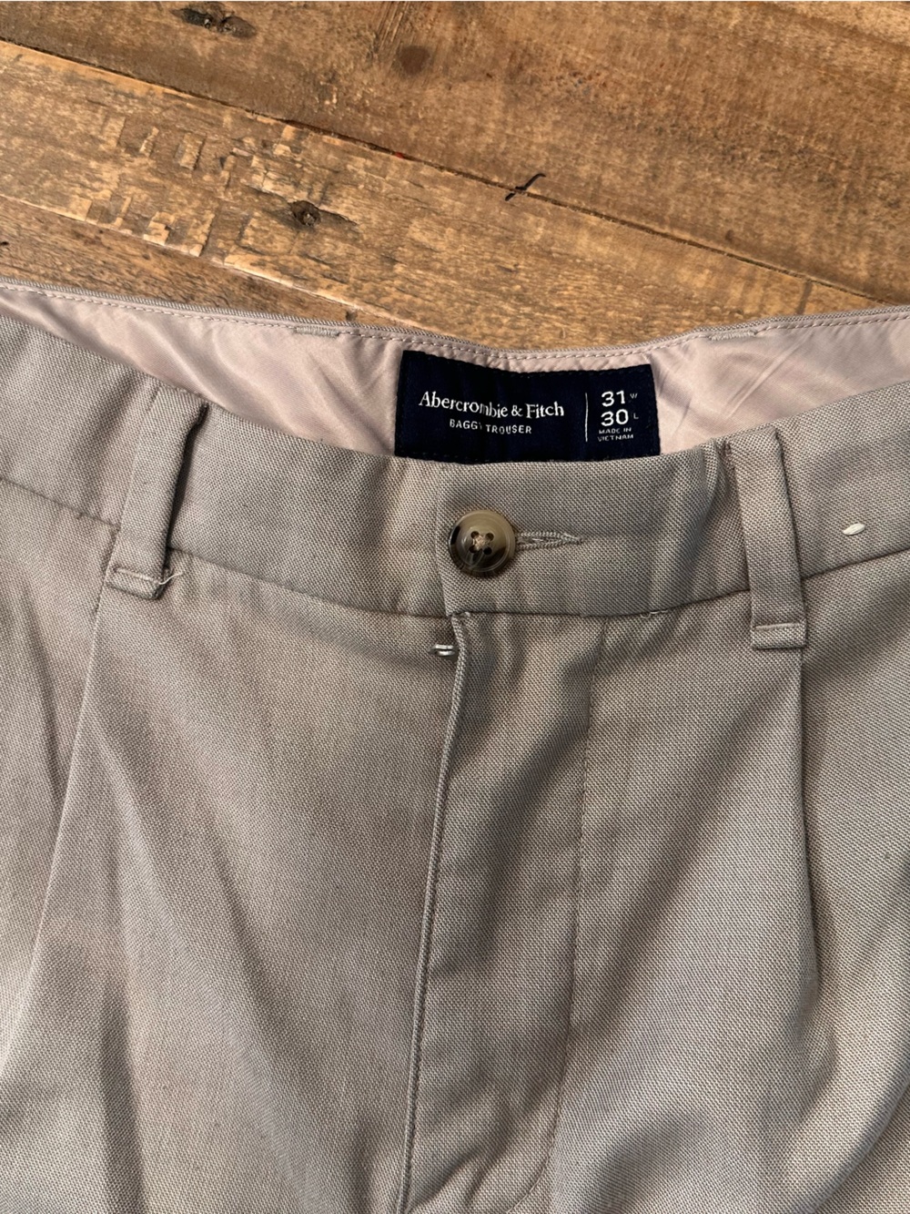 Abercrombie & Fitch Men’s Pleated Baggy Trousers Light Gray/Brown